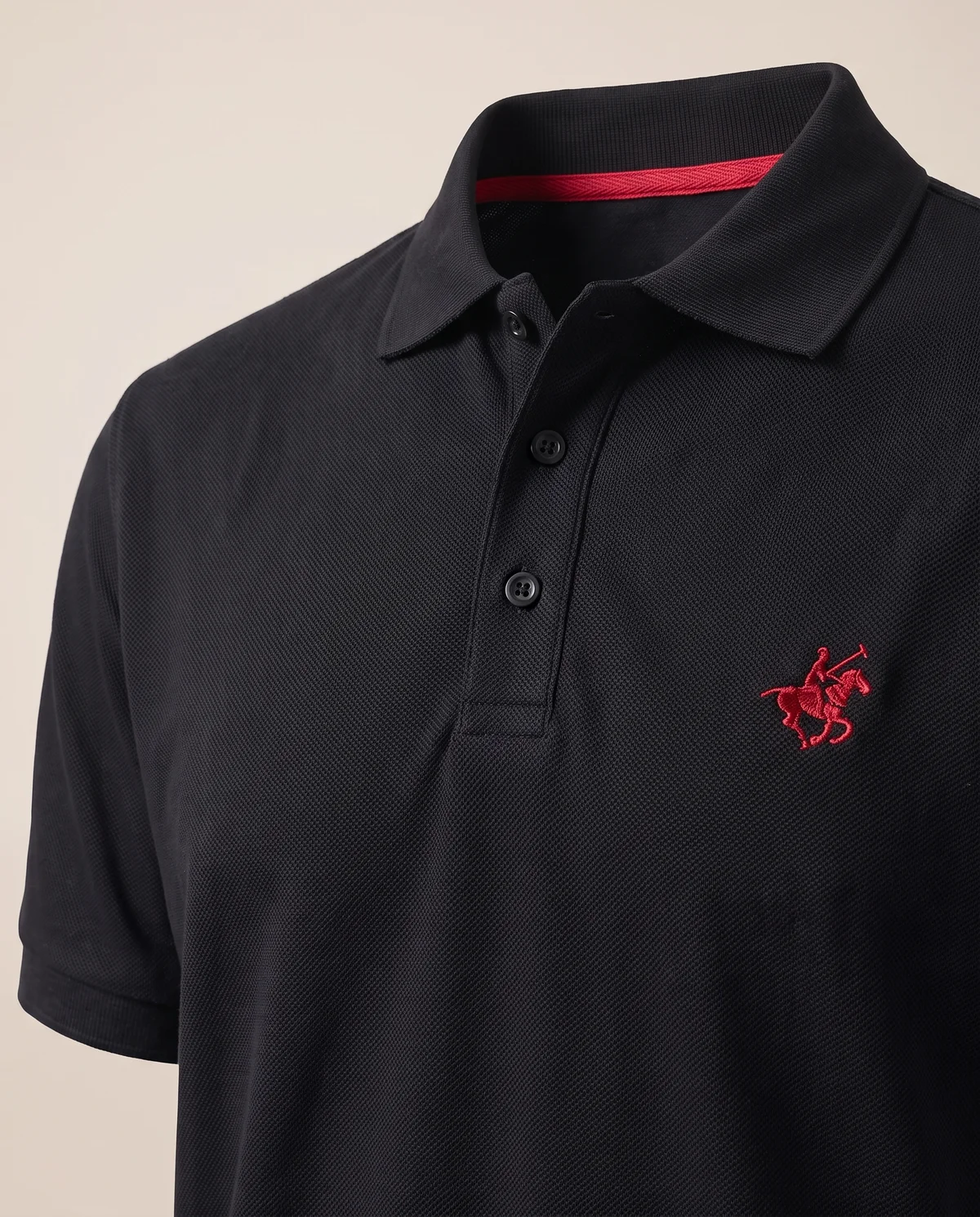 Piqué Polo in Black, fabric and stitching detail