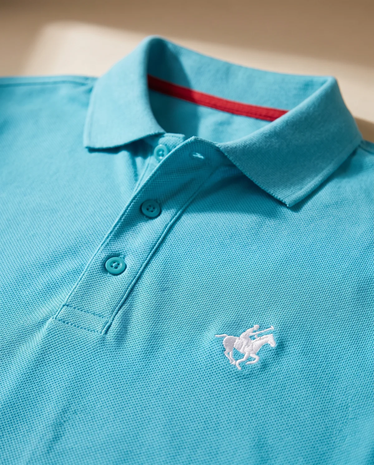 Piqué Polo in Turquoise, fabric and stitching detail