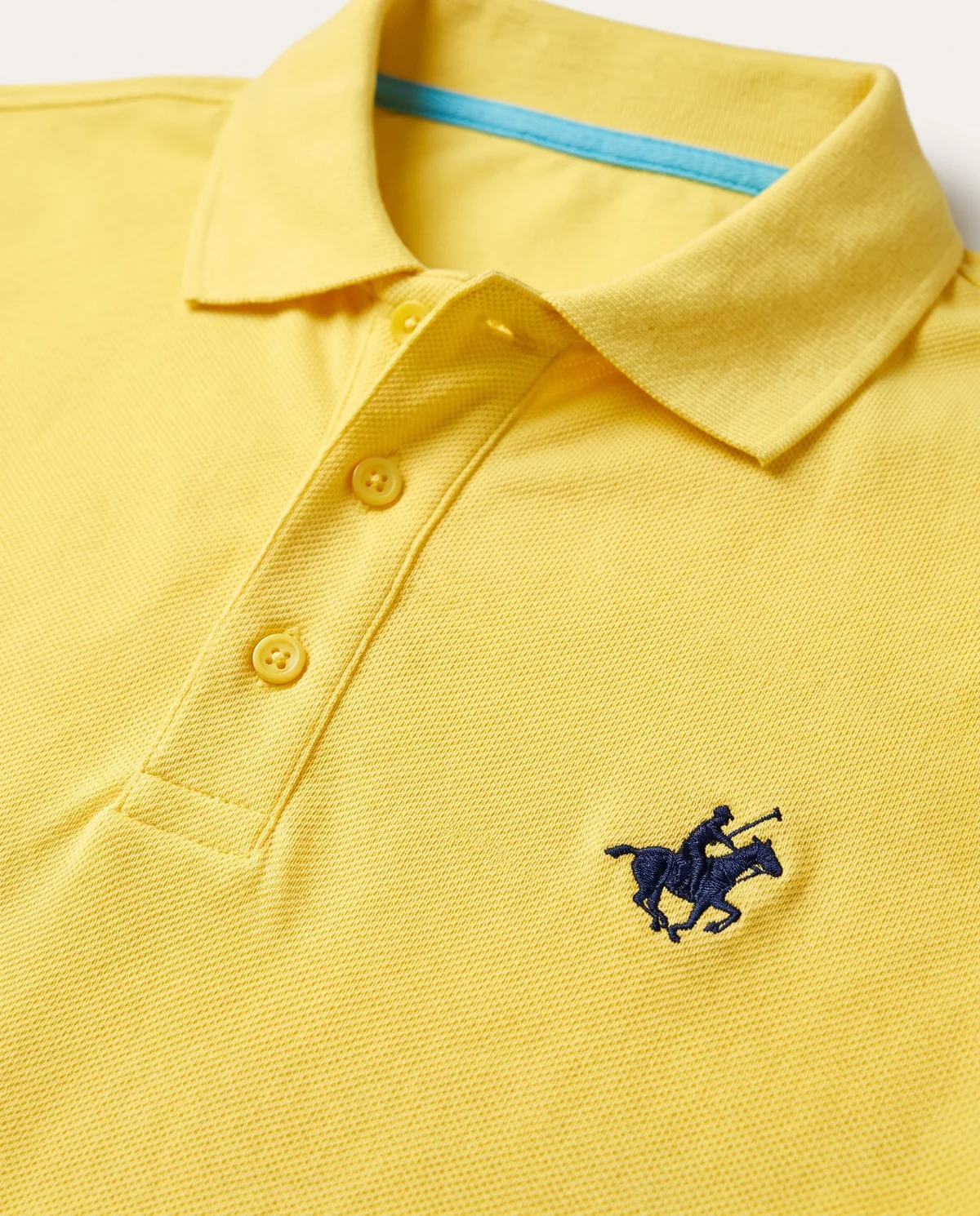 Piqué Polo in Yellow, fabric and stitching detail